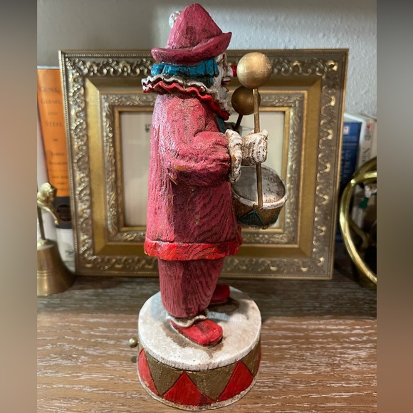 Creepy Clown with music box. Perfect for Halloween! Approx 11”x 4.5” - Picture 14 of 15